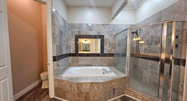 Building Photo - Luxurious Home in North Bakersfield 3 BD 3 BA