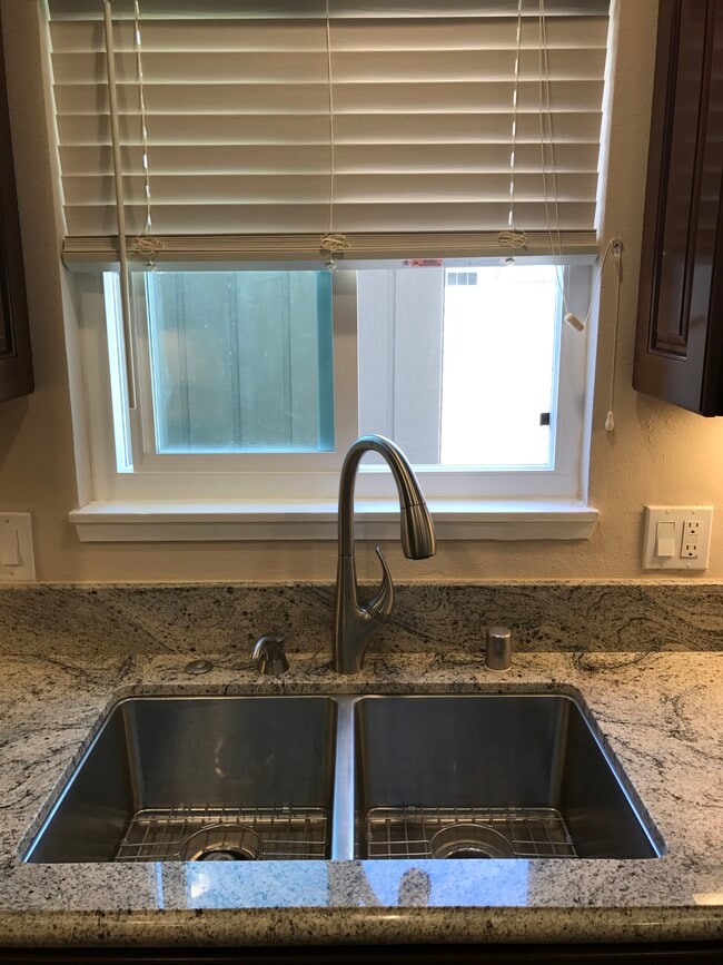 Building Photo - 9660 Durham Dr