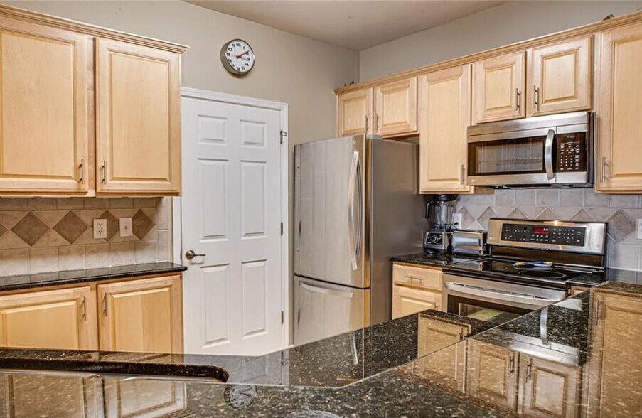 Building Photo - 14827 Santa Lucia Dr