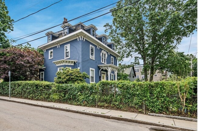 Building Photo - 298 Lamartine St