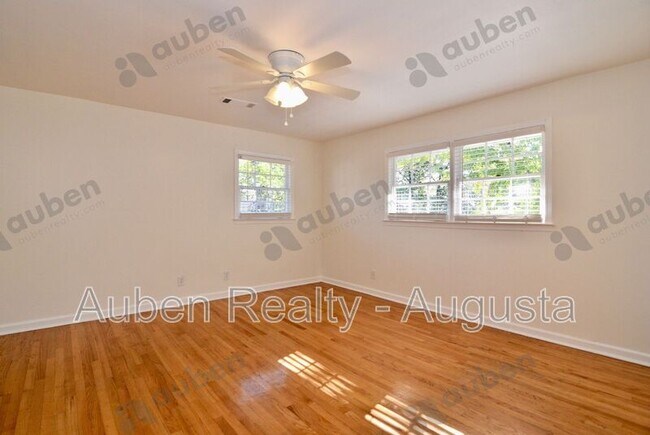 Building Photo - 239 Greene St