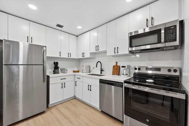 Building Photo - 800 Tropic Blvd