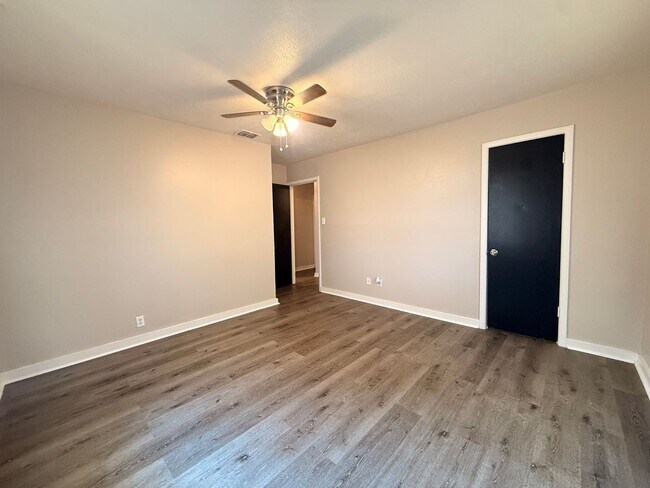 Building Photo - 810 Glencrest Ln