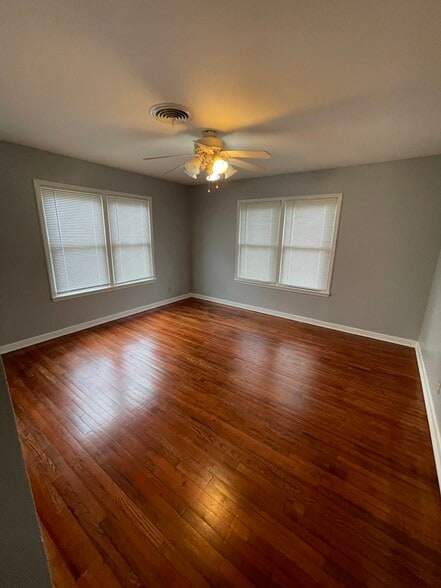 Building Photo - 312 Mesquite St