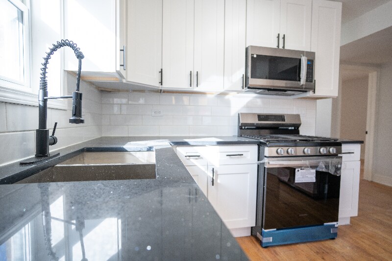 Building Photo - 5735 W Addison St