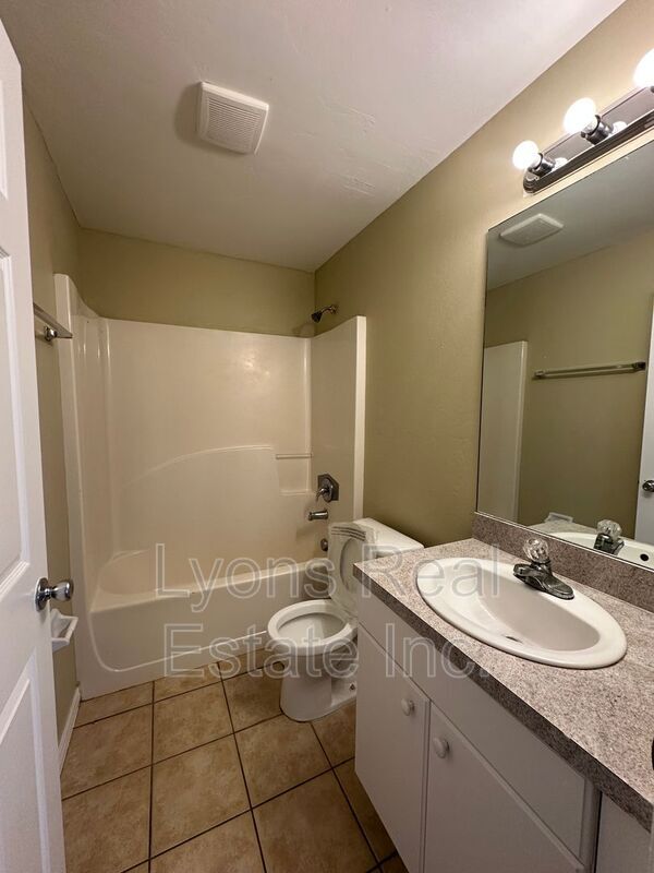 Building Photo - 1125 Gilbert Ave S