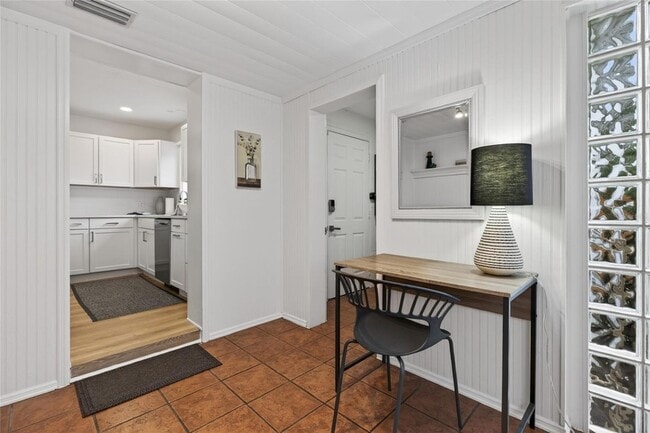 Building Photo - 5617 19th Ave S