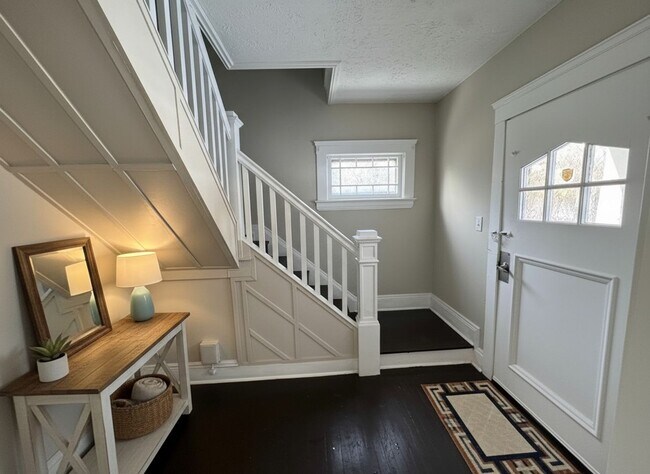 Building Photo - Comfort Meets Convenience: Beautiful 3-Bedroom Single-Family Home  Family-Friendly