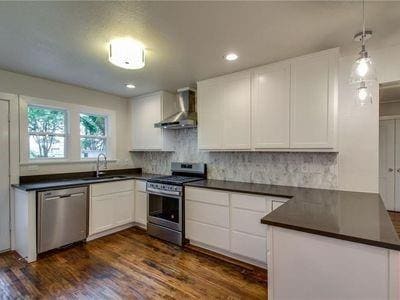 Building Photo - 3806 Carolyn Rd