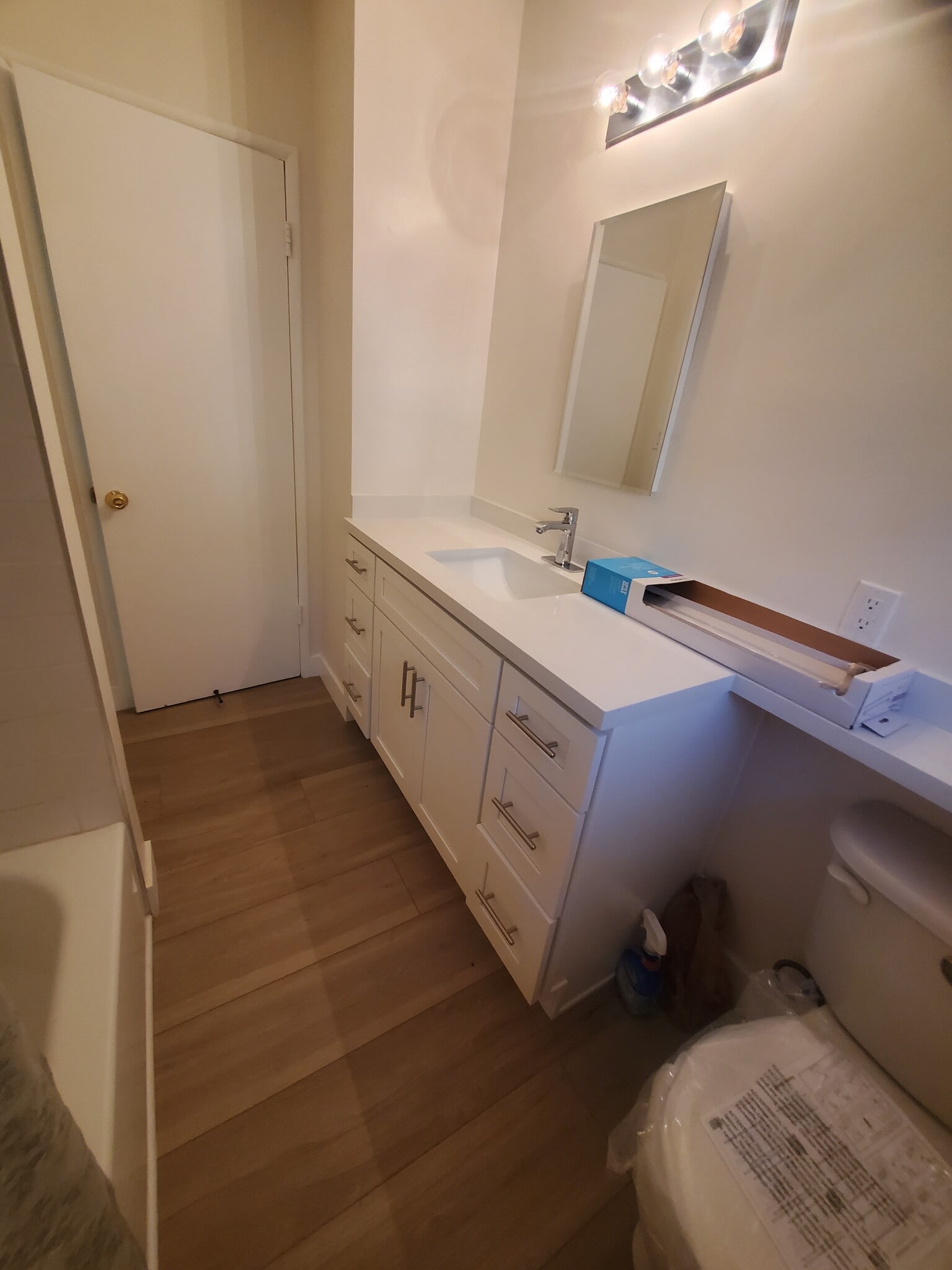 Building Photo - 13529 Burbank Blvd