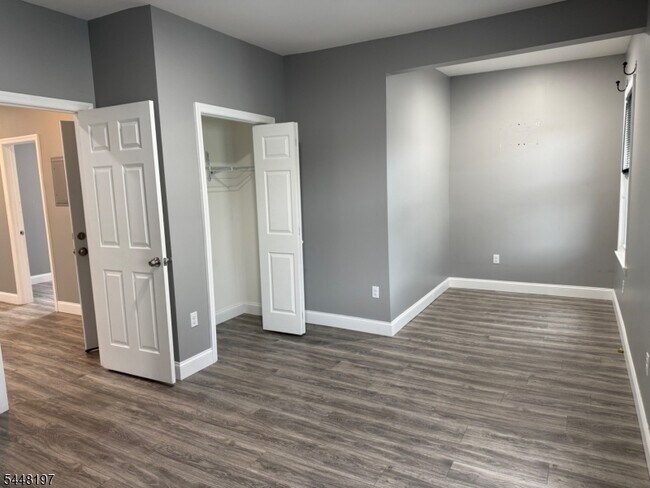 Building Photo - 25 Normandy Pl