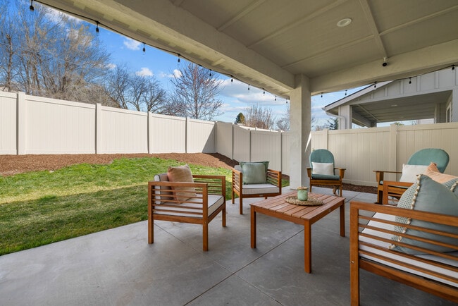 Building Photo - 3340 W Lassen Dr