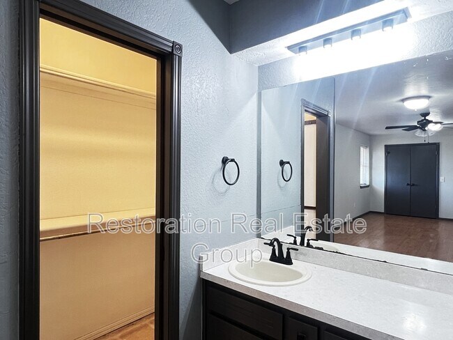 Building Photo - 819 N2964 Rd