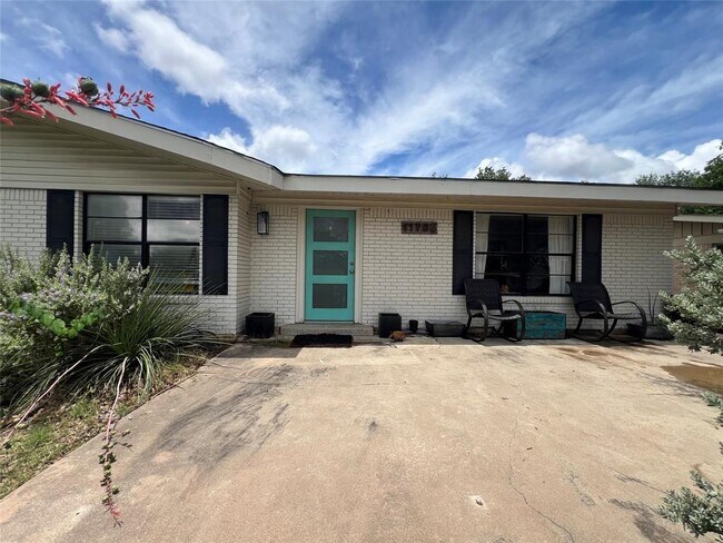 Building Photo - 11702 Oak Trail