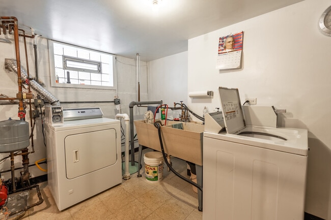 Building Photo - 4613 Grove Ave