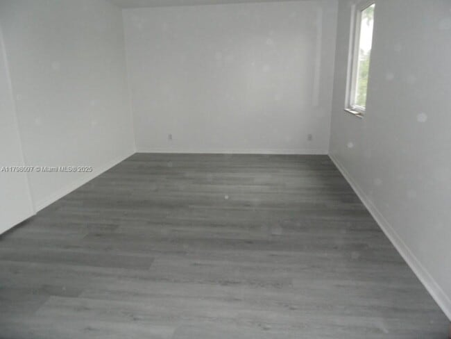 Building Photo - 1845 Vista Way