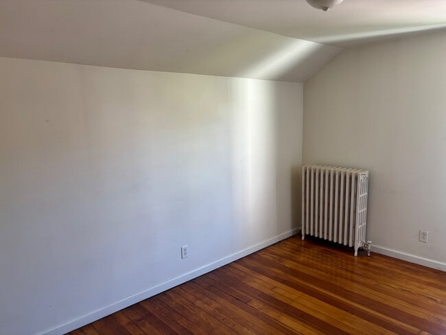 Building Photo - 2628 W Chestnut Ave