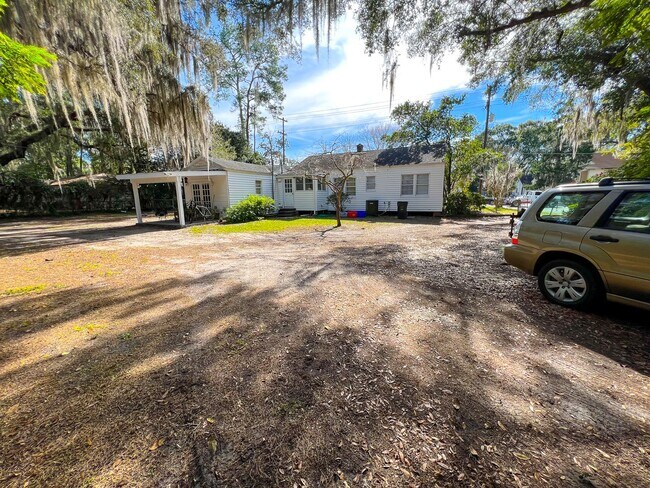 Building Photo - 1824 NW 5th Ave