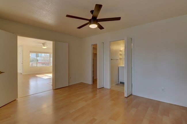 Building Photo - 2 bed 2 bath Condo in Montana Terraces