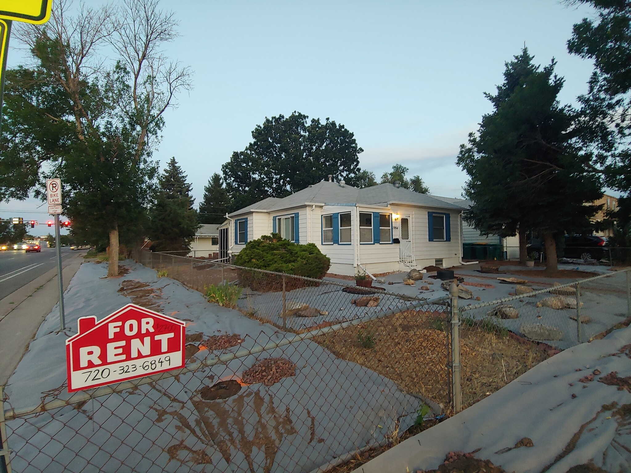 Front Yard corner lot - 1994 Macon St