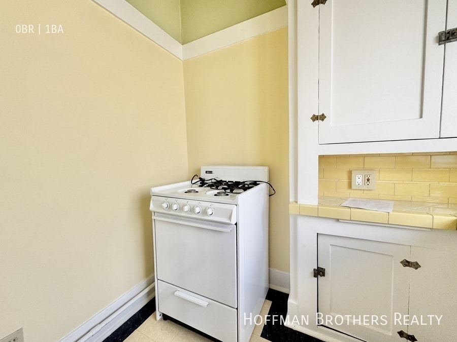 Building Photo - 1032 Albany St