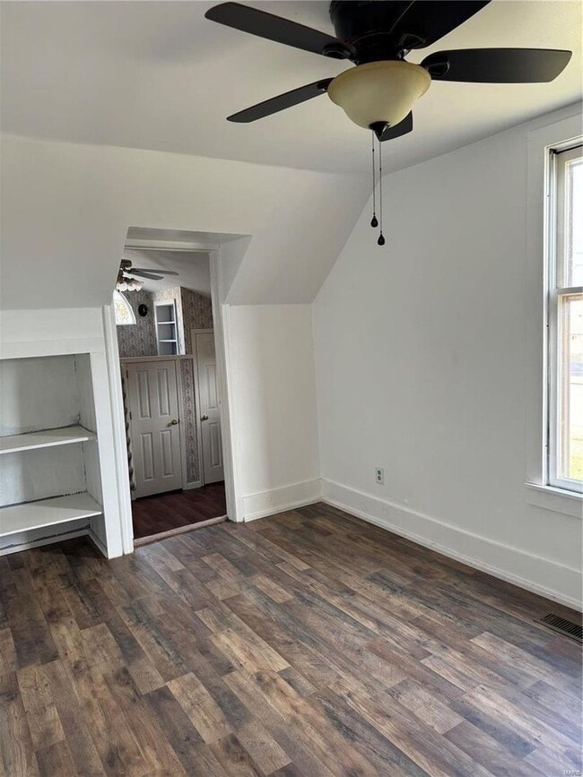 Building Photo - 3 Bed 2 Bath House For Rent