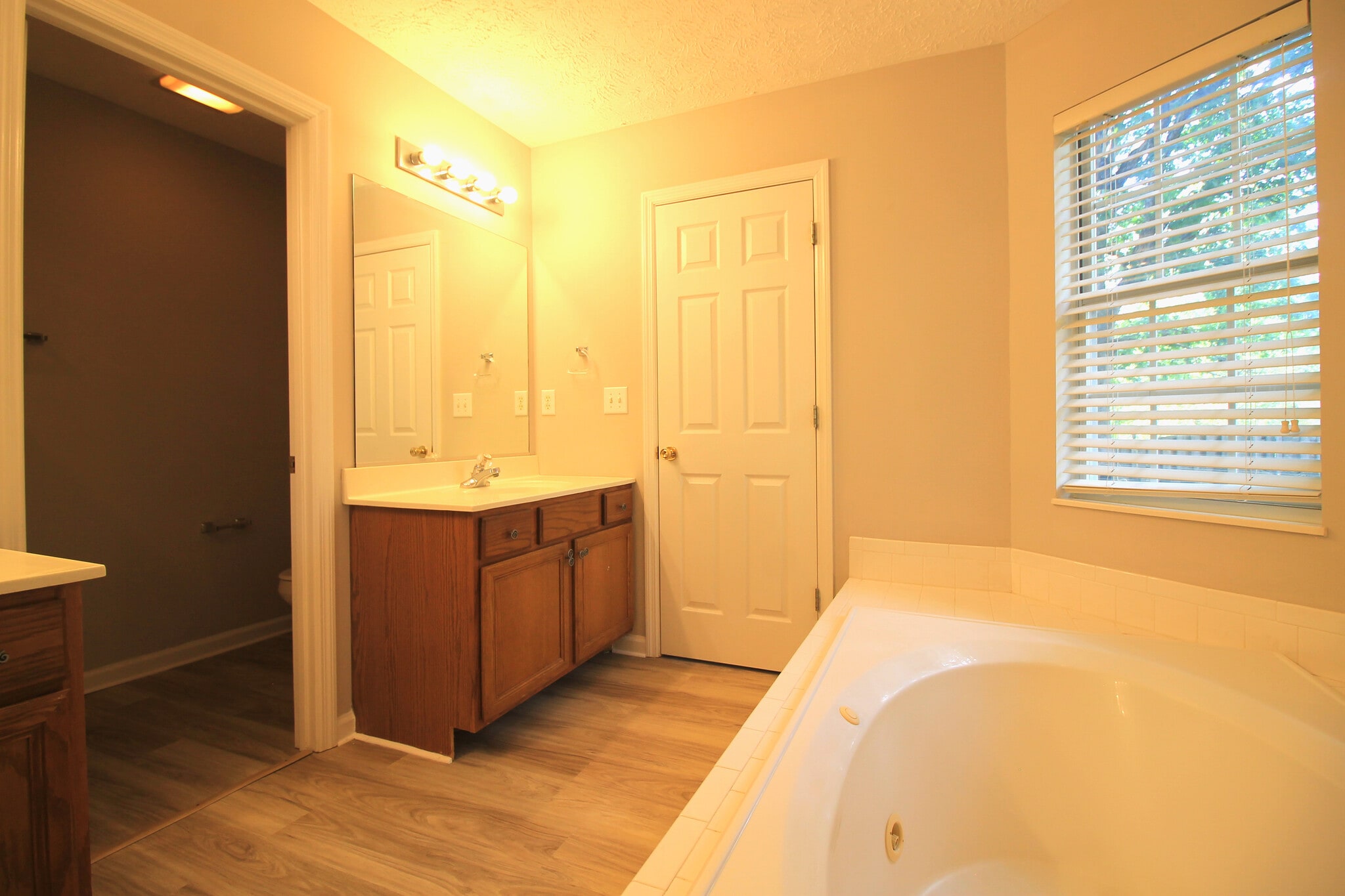 Building Photo - 5510 Fair Oaks Ln