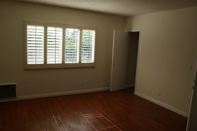 Living room - 642 Huntley Dr