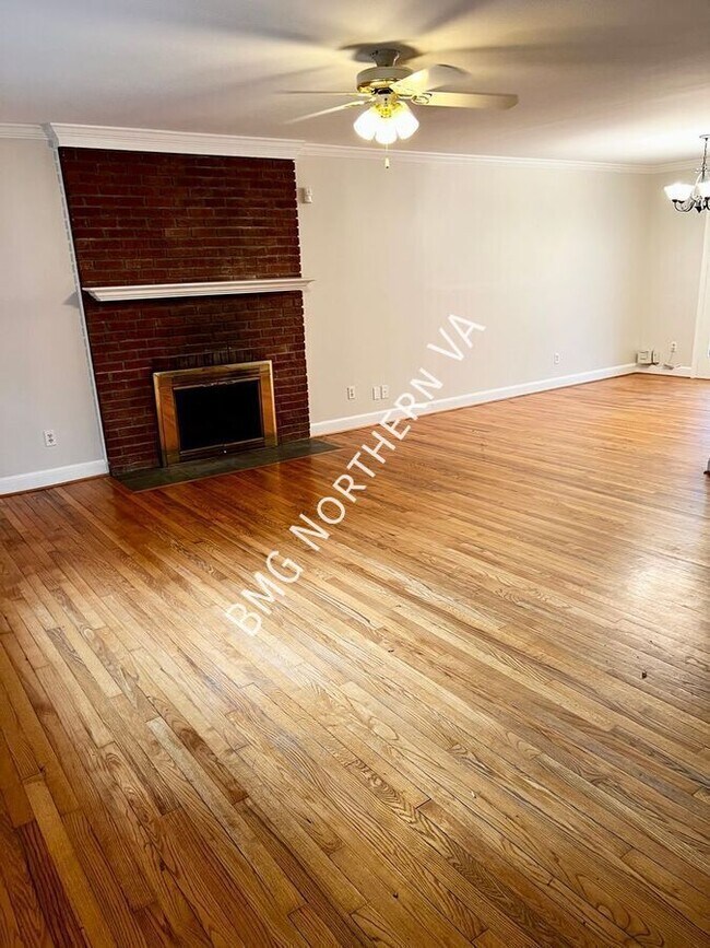 Building Photo - 832 Leigh Mill Rd
