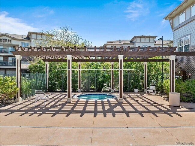 Building Photo - Spacious 2BR Condo convenient to DTC, Auro...