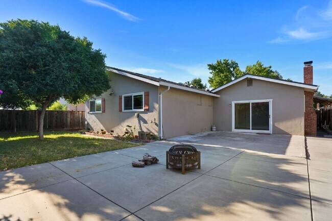 Building Photo - 229 Seabiscuit Dr