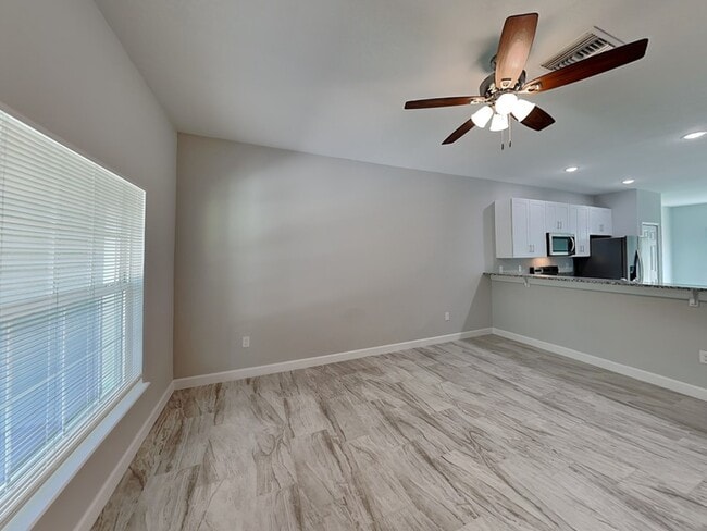 Building Photo - 1004 Dampierre Ct