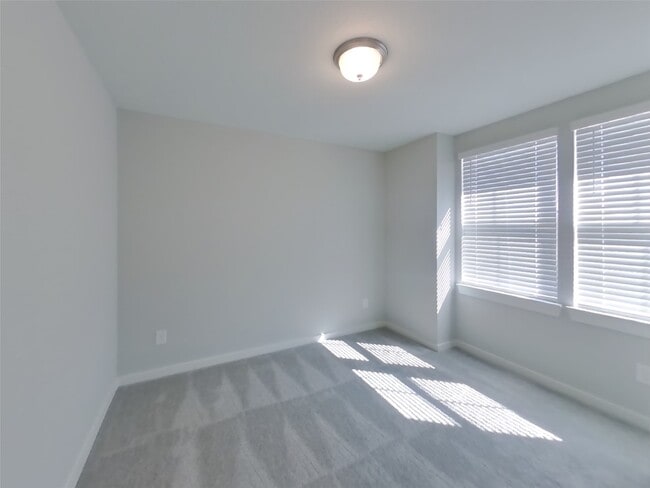 Building Photo - 9835 Willow Creek Commerce Dr