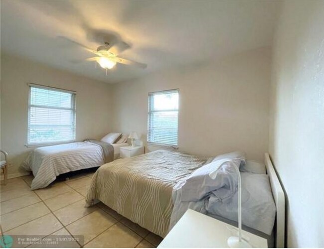 Building Photo - 208 S Riverside Dr