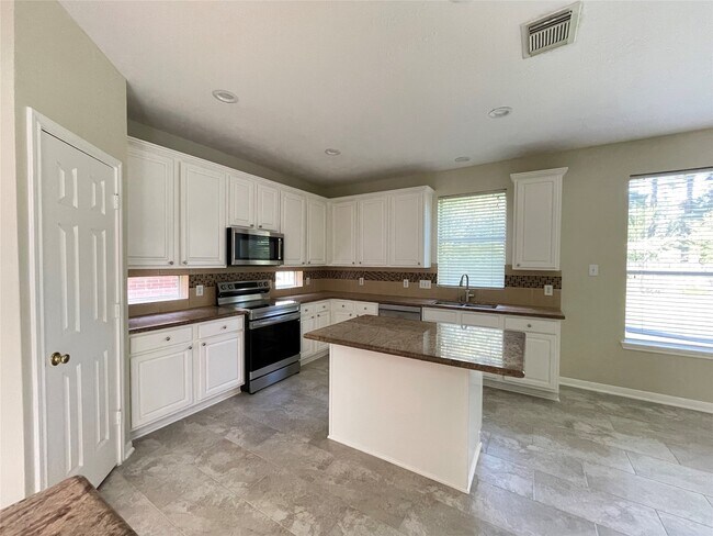 Building Photo - 23807 River Pl Dr