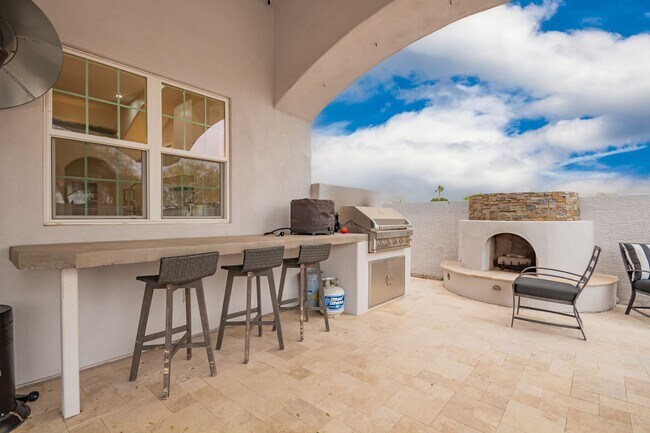 Building Photo - Beautiful 6-bedroom basement home