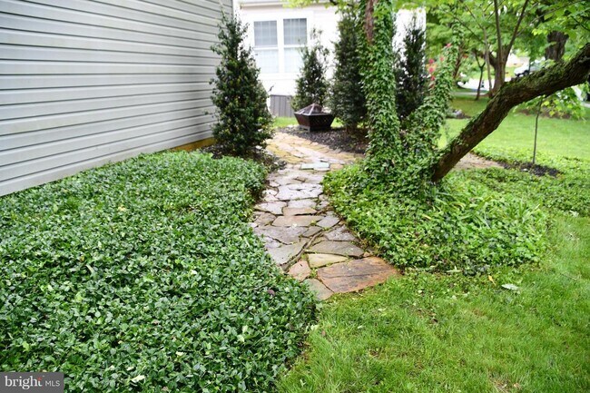 Building Photo - 408 Foxridge Dr SW