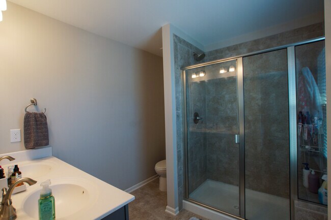 Building Photo - 930 Dalton Ridge Pl