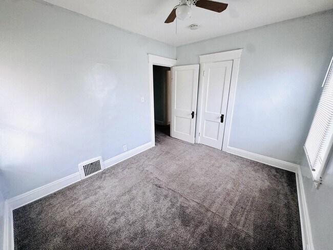 Building Photo - 10916 Parkhurst Dr