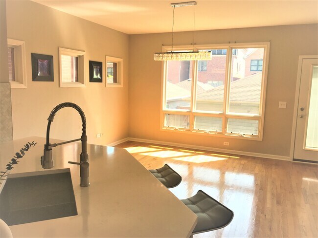Building Photo - 1233 W 33rd St