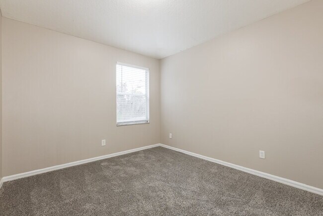 Building Photo - 914 Lake Shore Ranch Dr