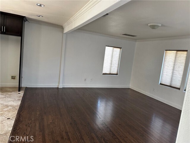 Building Photo - 5752 Jillson St