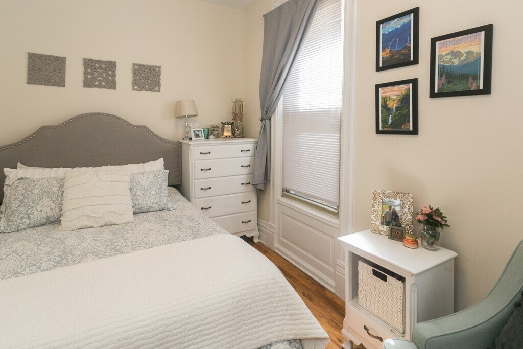 Building Photo - 2137 N Sheffield Ave