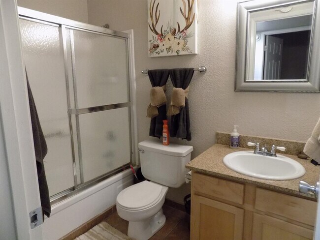 Building Photo - 2/2 Condo in Orangevale