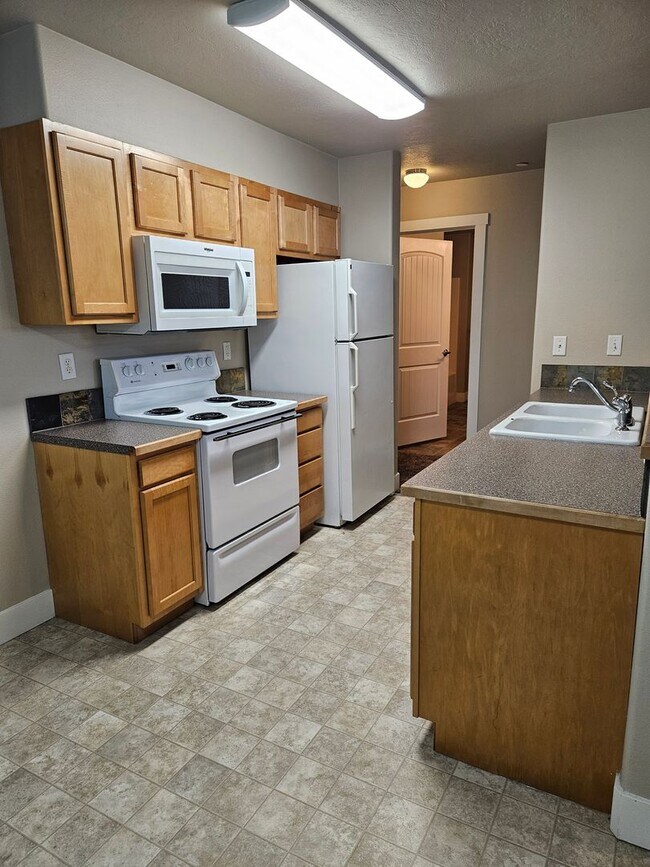 Building Photo - AVON16698