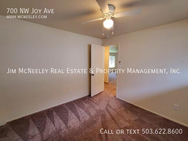 Building Photo - 700 NW Joy Ave
