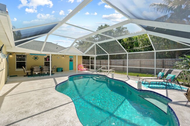 Building Photo - BEAUTIFUL 4/2/2 POOL HOME!