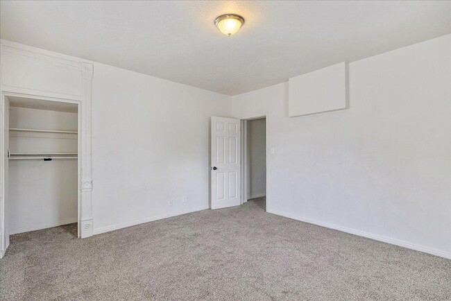 Building Photo - 630 W 200 N