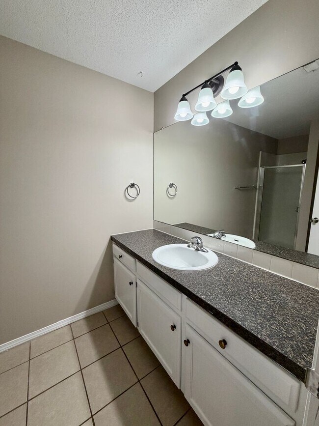 Building Photo - Andover Twin Home!