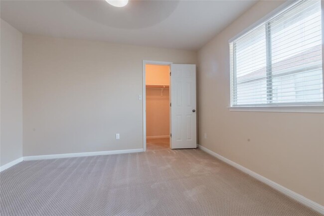 Building Photo - 9516 Castle Pines Dr